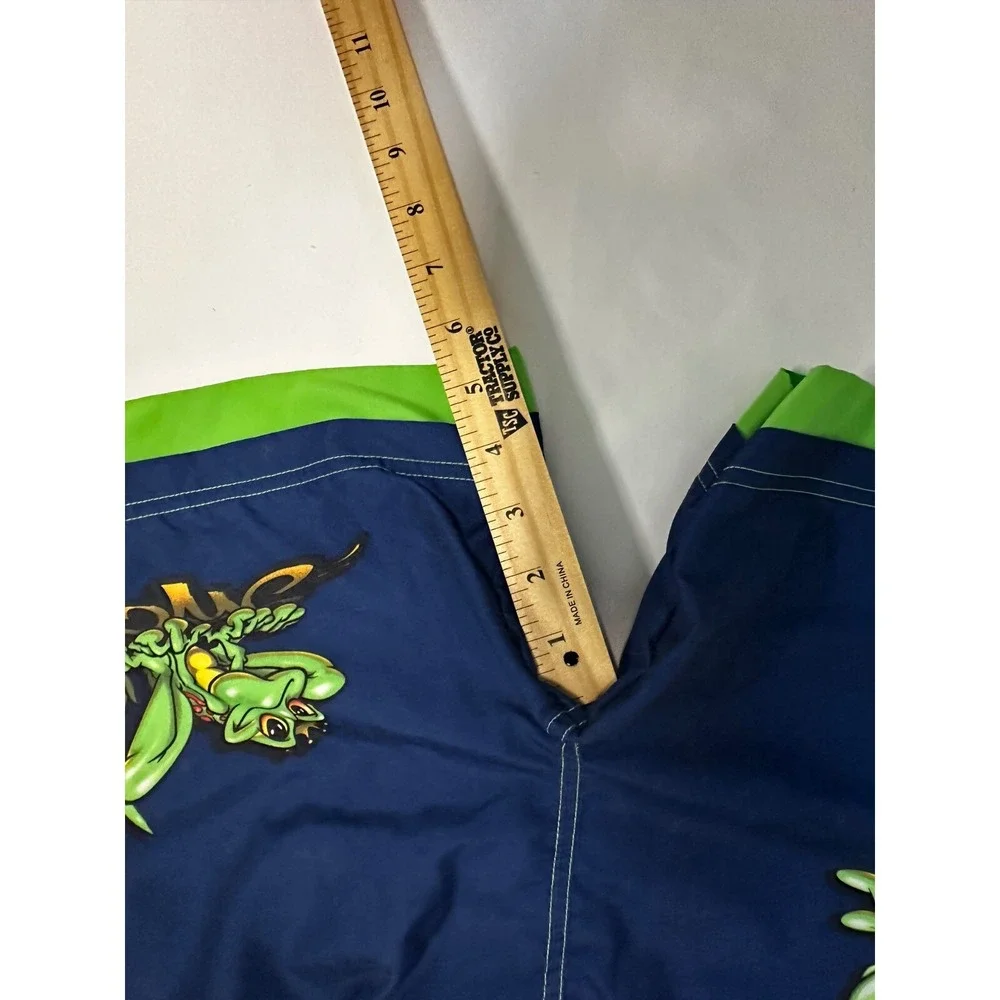 JNCO eye catching